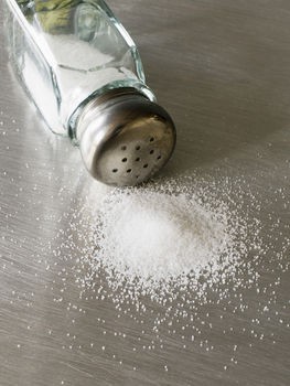 Salt on Sea Salt Vs  Table Salt     Which Is Better    Dr Akilah El